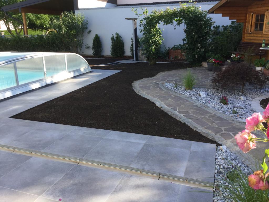 Gartenpflege Pool